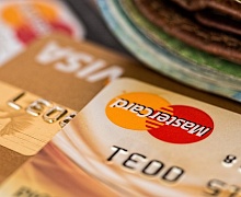 Клиенты Сбербанка могут начать платить больше за обслуживание карт
