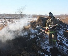 Мороз в помощь. В Иркутском районе замерзают торфяные пожары